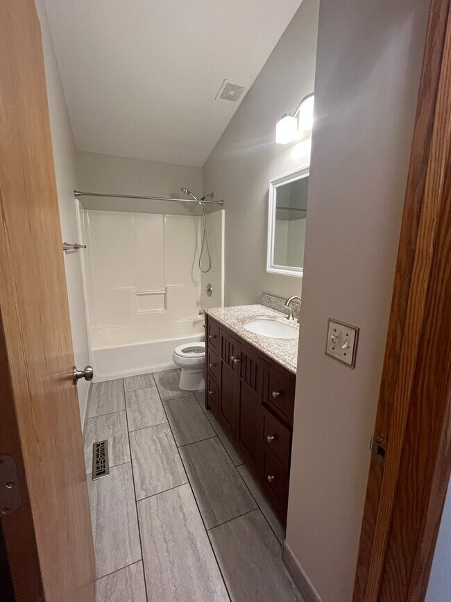 Building Photo - Beautifully Updated 4-Bed Home in Prime NW...