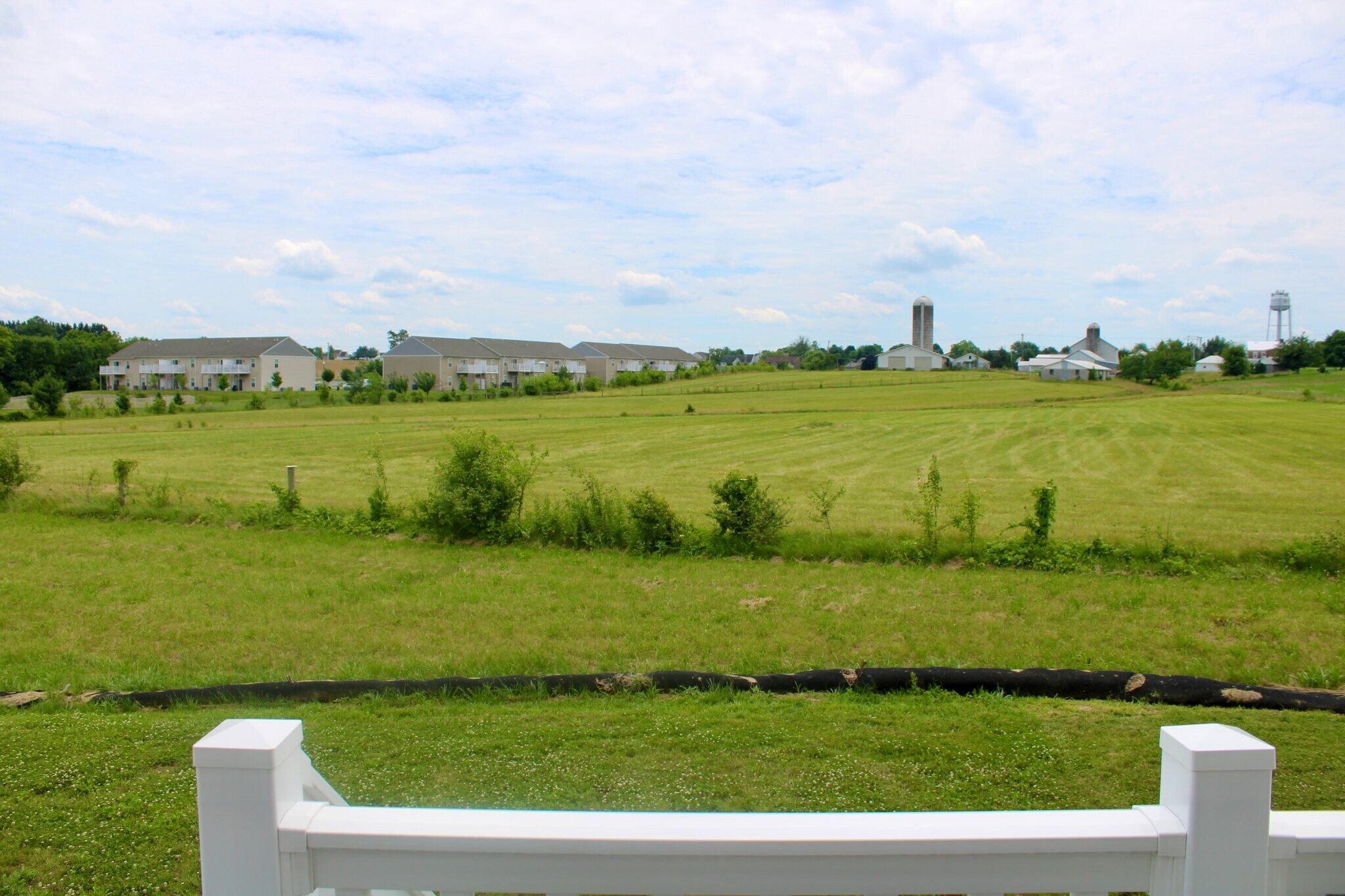 Building Photo - 3764 Castle Dr