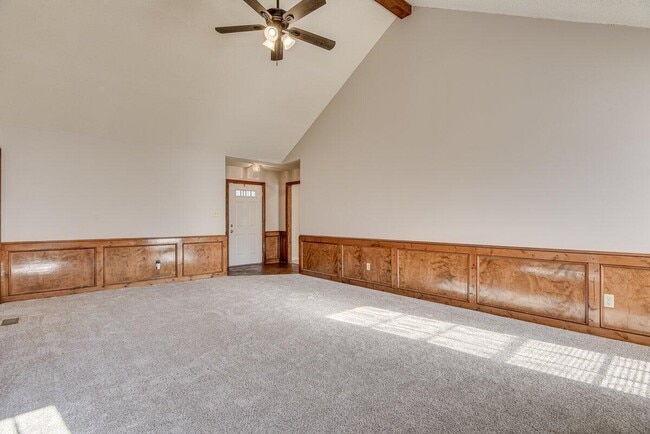 Building Photo - 670 Wellington Dr