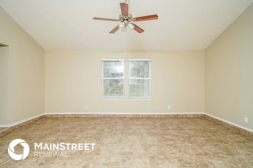 Building Photo - 4820 Crest Dr