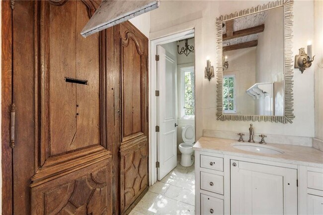 Building Photo - 2485 W Wesley Rd NW