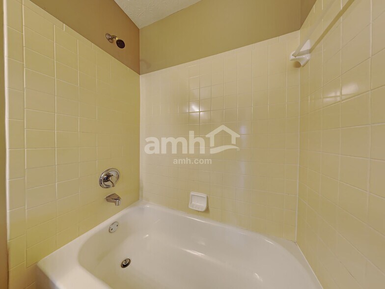 Building Photo - 180 Regency Sq