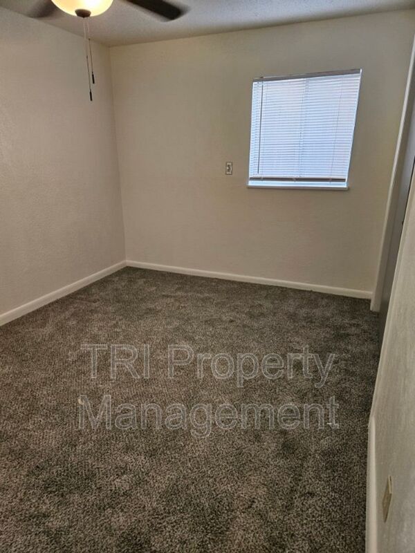 Building Photo - 300 W Union Ave