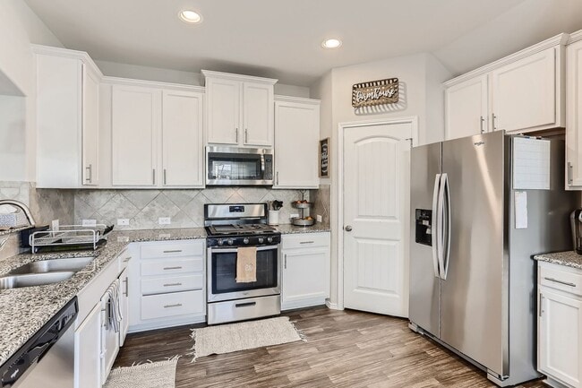 Building Photo - Charming 4BR/2BA One-Level Home with Moder...