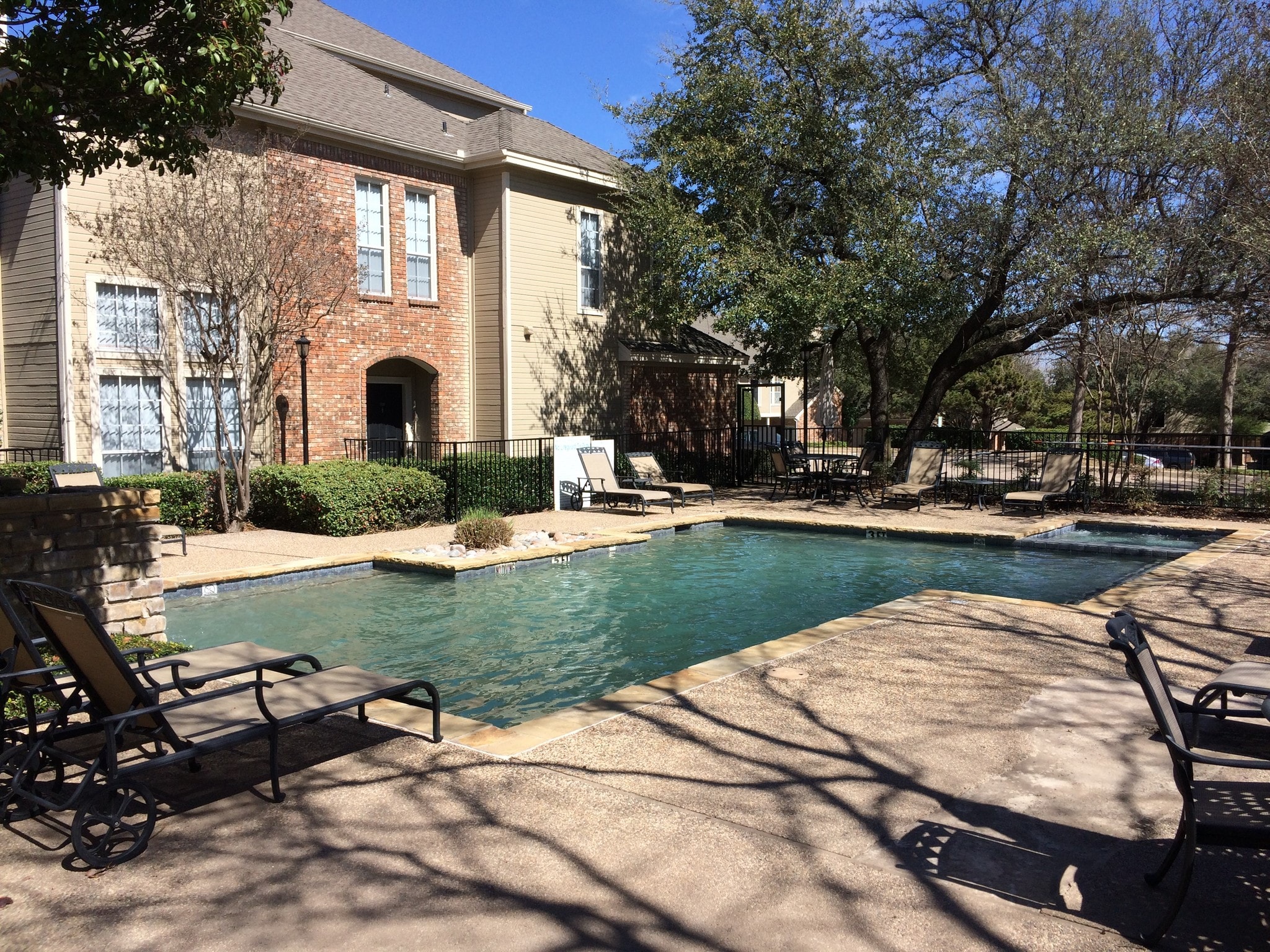 Building Photo - 14400 Montfort Dr