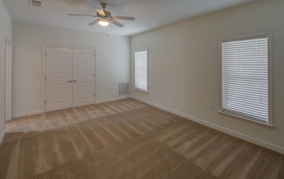 Building Photo - Nest on 17 Apartment Homes