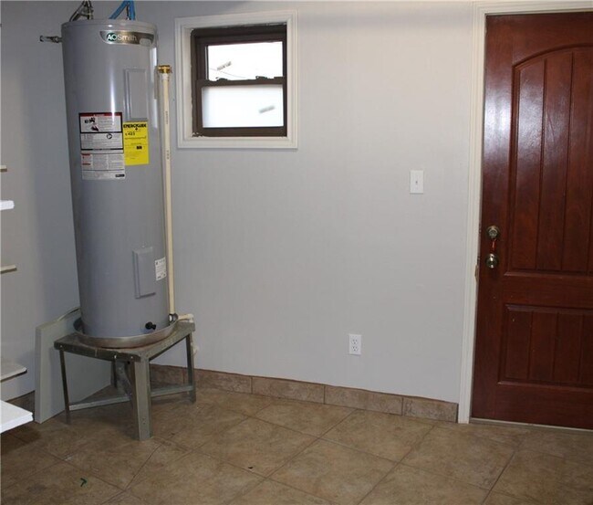 Building Photo - 740 Santa Clara Dr