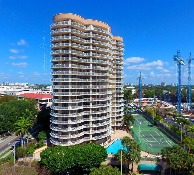 Building Photo - 2843 S Bayshore Dr