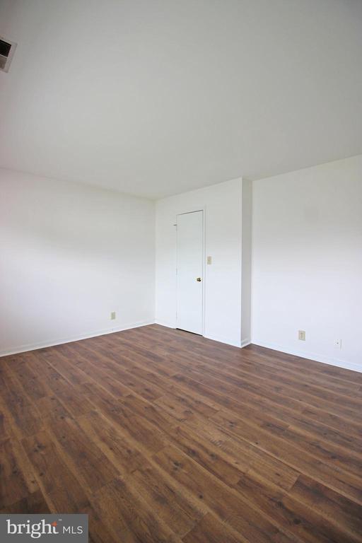 Building Photo - 102 Chesterfield Ln