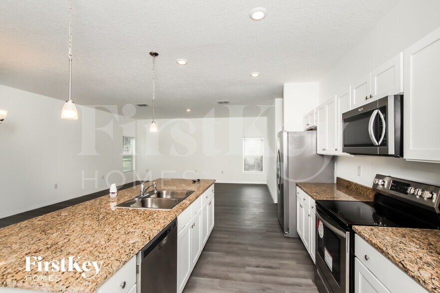 Building Photo - 1021 Locust Ave