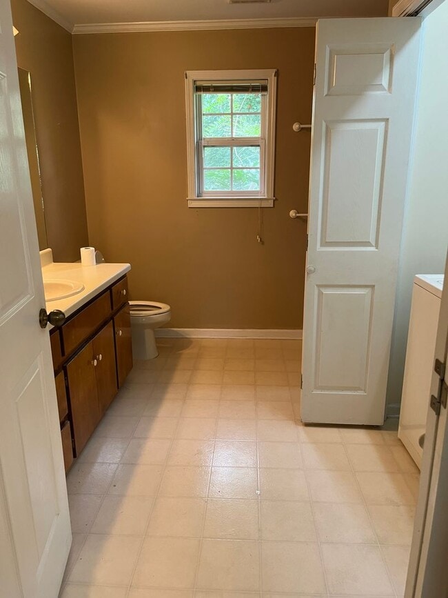 Building Photo - 2 Bedroom Brick Home Downtown Marianna