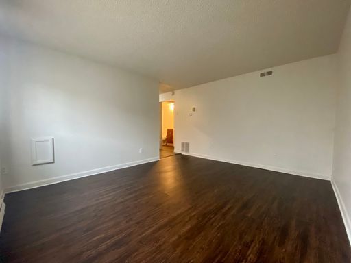 Building Photo - 2 Bedroom 1 Bath Near Firestone Available NOW!