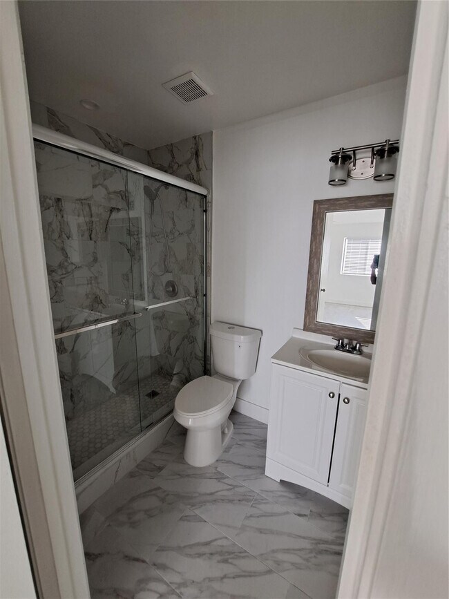 Building Photo - 5200 NW 31st Ave