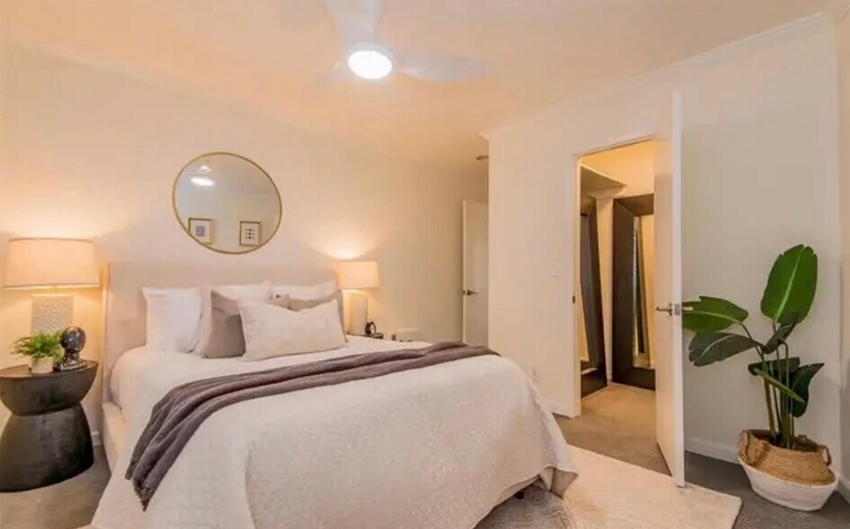 Building Photo - 8400 De Longpre Ave