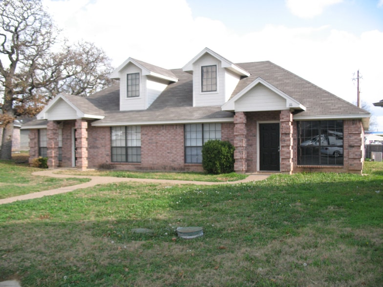 Primary Photo - 105 Henson Ct