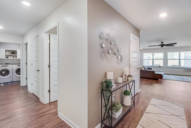 Building Photo - 9059 Bellewood Pl