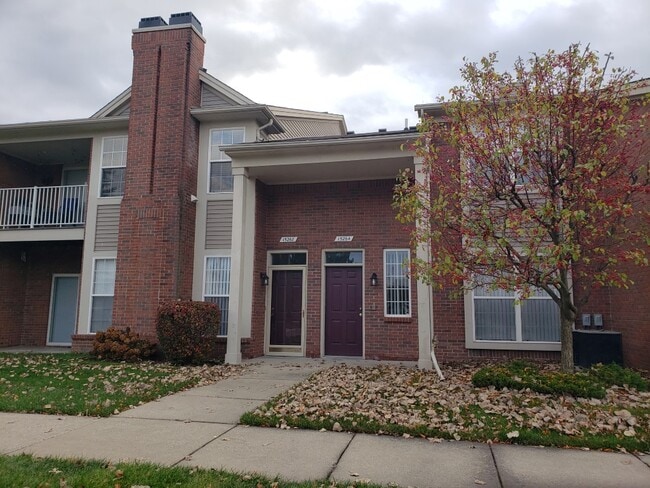 Primary Photo - 15268 Yale Dr