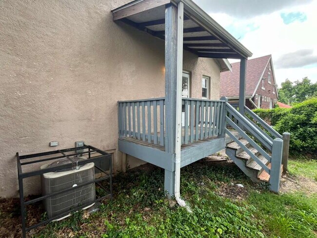 Building Photo - "Charming 2-Bedroom Retreat with Wood Floors with Basement!"