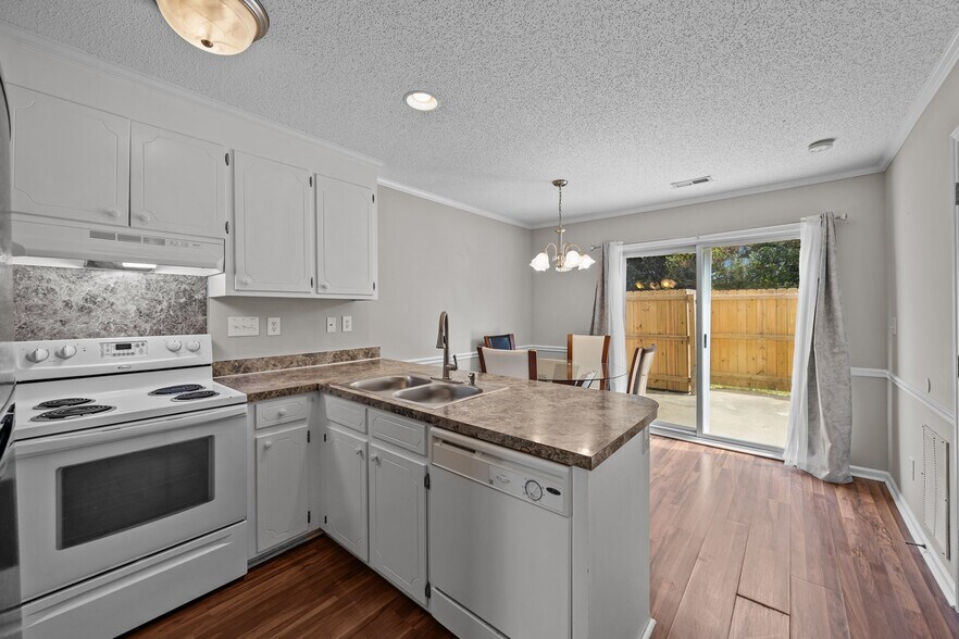 Building Photo - 3809 E Vancroft Cir
