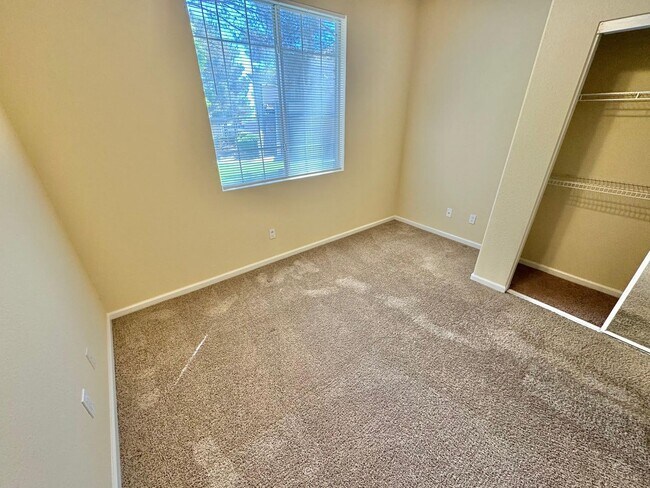 Building Photo - ABSOLUTELY STUNNING 2 BEDROOM, 2 BATHROOM CONDO LOCATED IN THE GATED COMMUNITY OF PACIFIC CREST I...