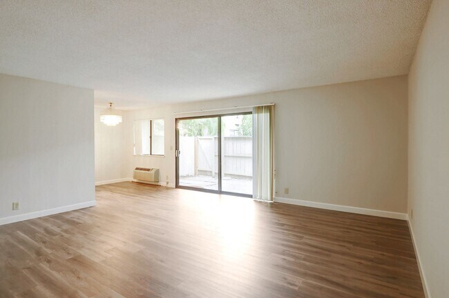 Building Photo - 2 br, 2 bath House - 978-A KIELY BLVD