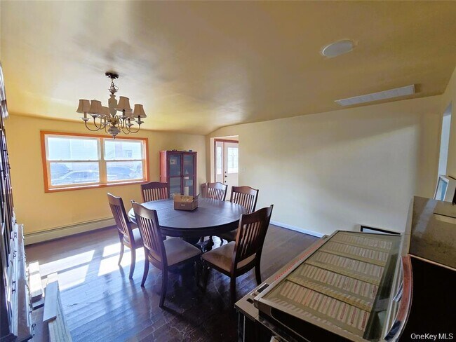 Building Photo - 2706 Peconic Ave