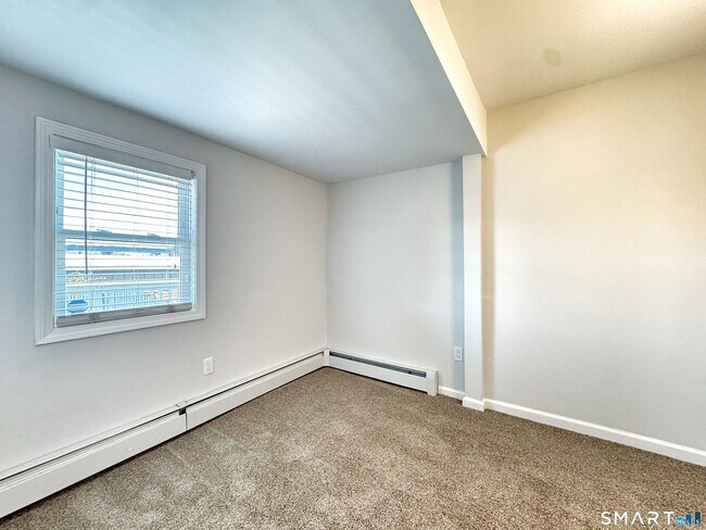 Building Photo - 127-131 Harbor Ave