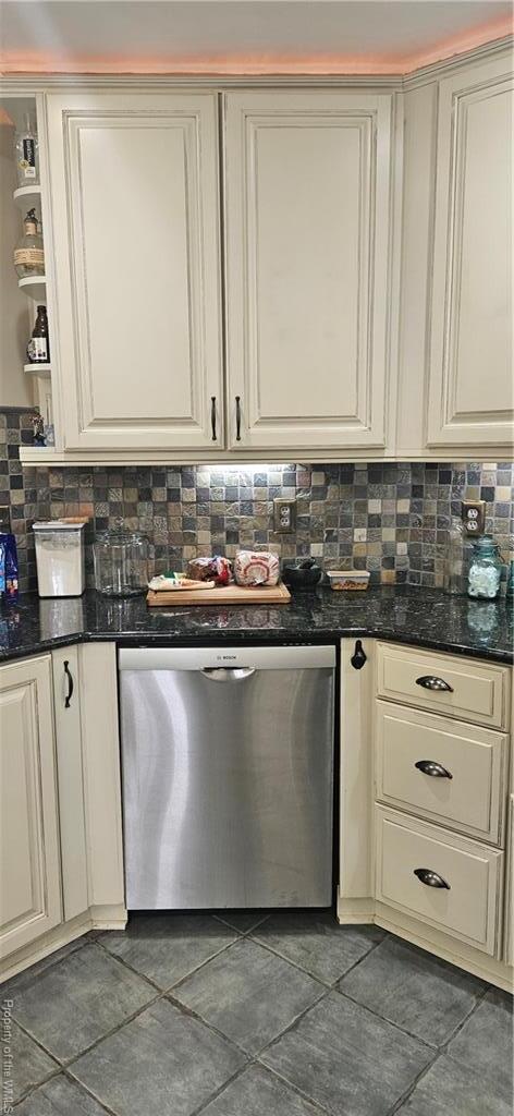 Building Photo - 305 Peachtree Ln