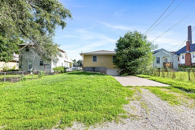 Building Photo - Updated 3-Bedroom Home with Attached Garage & Full Basement