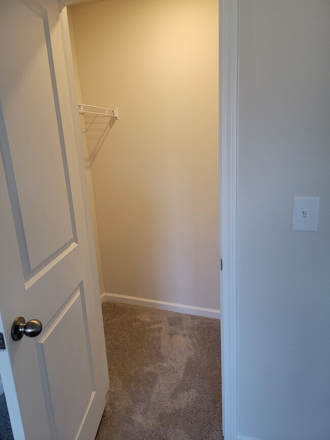 Building Photo - 44 Fernhill Ln