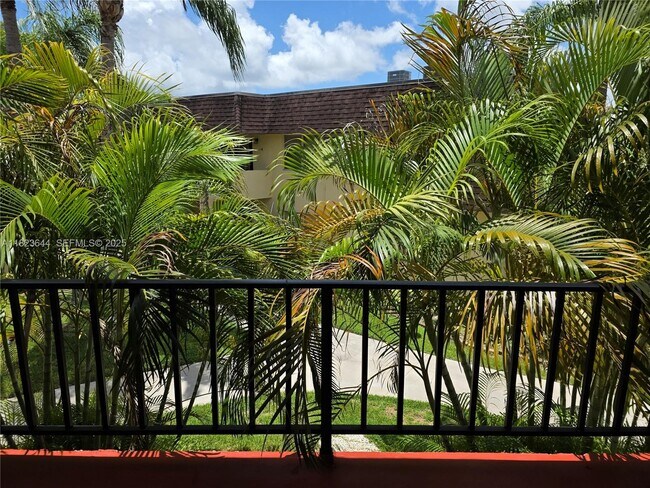 Building Photo - 13716 SW 90th Ave