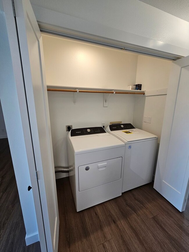 Building Photo - 41 Golf Course Ln