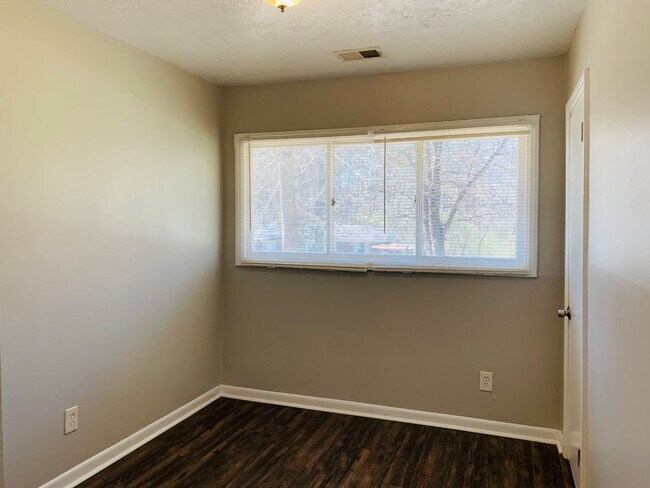 Building Photo - 6102 E Fayetteville Dr