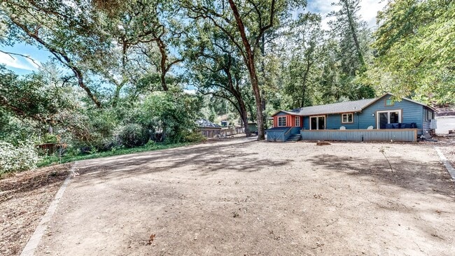 Building Photo - 1250 Bentley Dr
