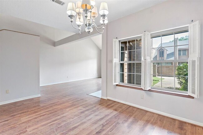 Building Photo - 3122 Camelot Dr