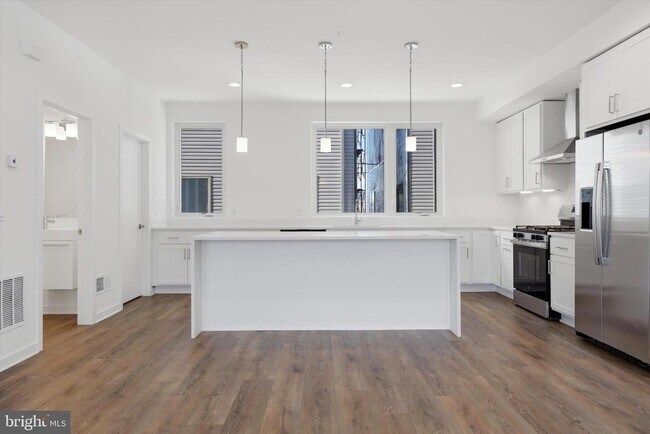 Building Photo - 3016 S Northbank Pl