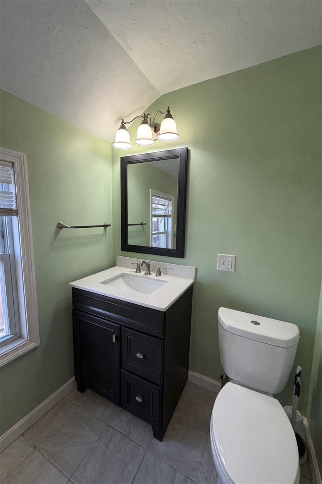 Building Photo - 1040 Broadway