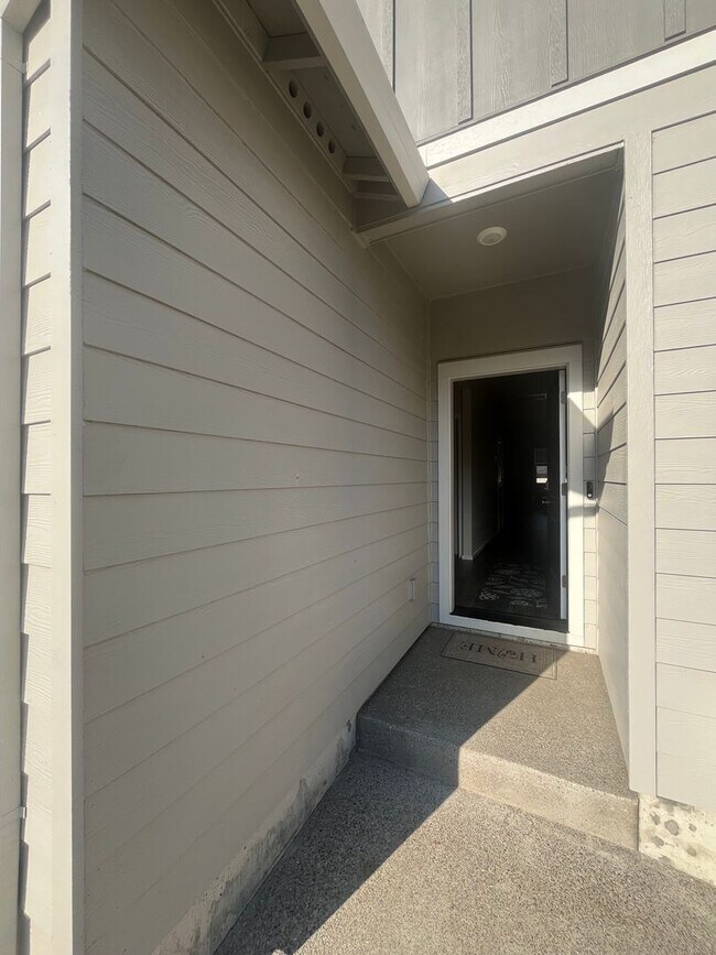 Building Photo - 3-Bedroom 2-Bathroom home in Lowell