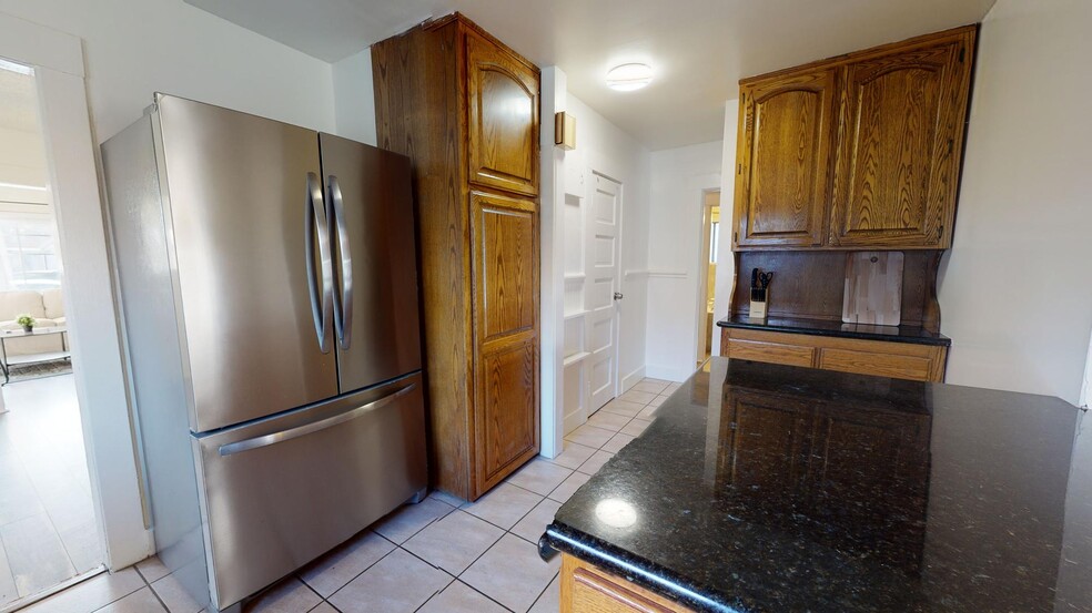 Building Photo - 3423 W 58th Plz