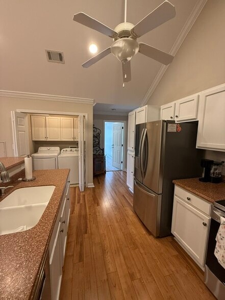 Building Photo - 433 Harts Cove Way