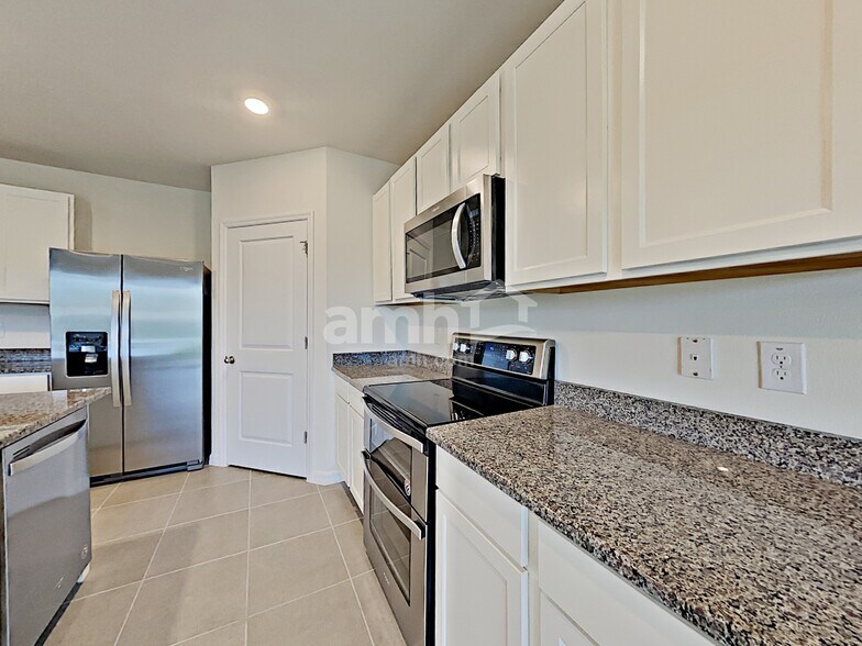 Building Photo - 2840 Greenleaf Ter