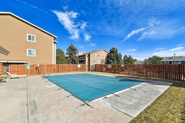 Building Photo - $500 Move in Special - 2 bed 2 bath condo 1st floor! washer/dryer in Unit