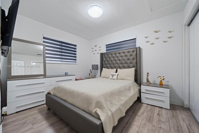 Building Photo - 850 SW 31st Ave