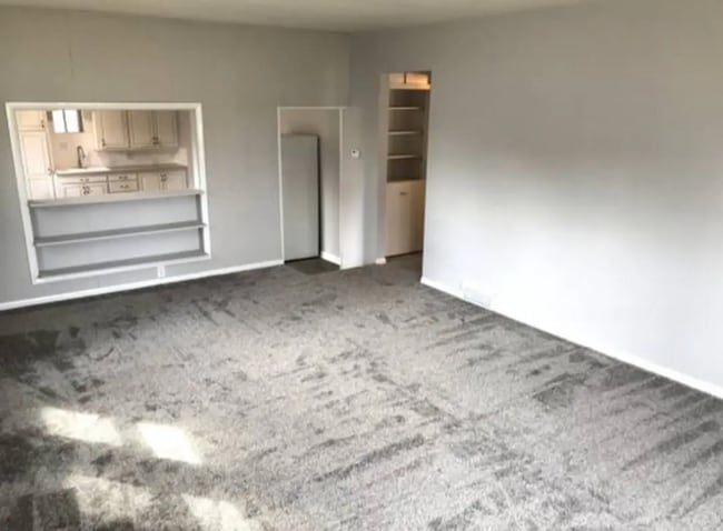 Building Photo - 909 Columbus St