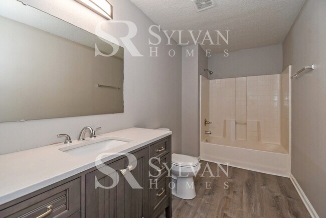 Building Photo - This charming home is move-in ready