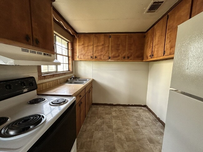 Building Photo - Apartment for Rent
