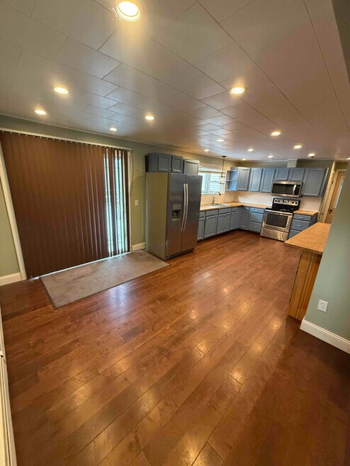 Building Photo - 25 Parkway N