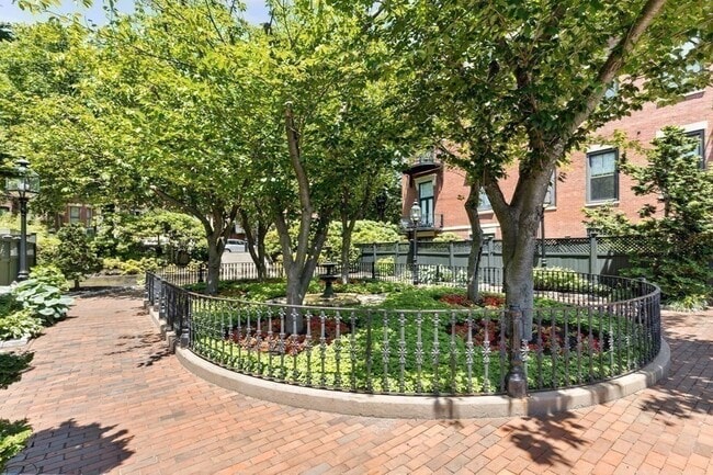 Building Photo - 130 Appleton St