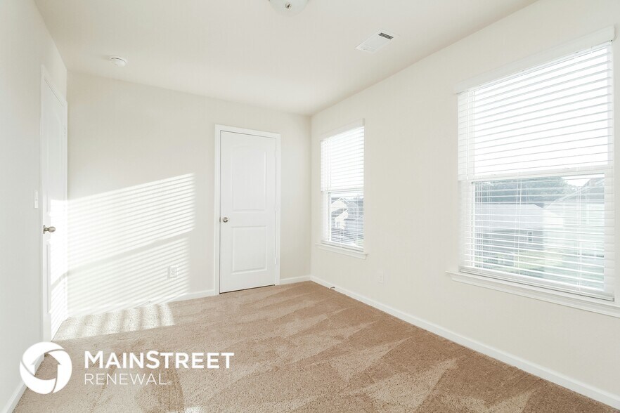 Building Photo - 2614 Stinger Dr