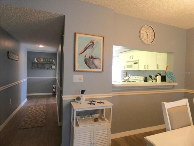 Building Photo - 9320 Clubside Cir